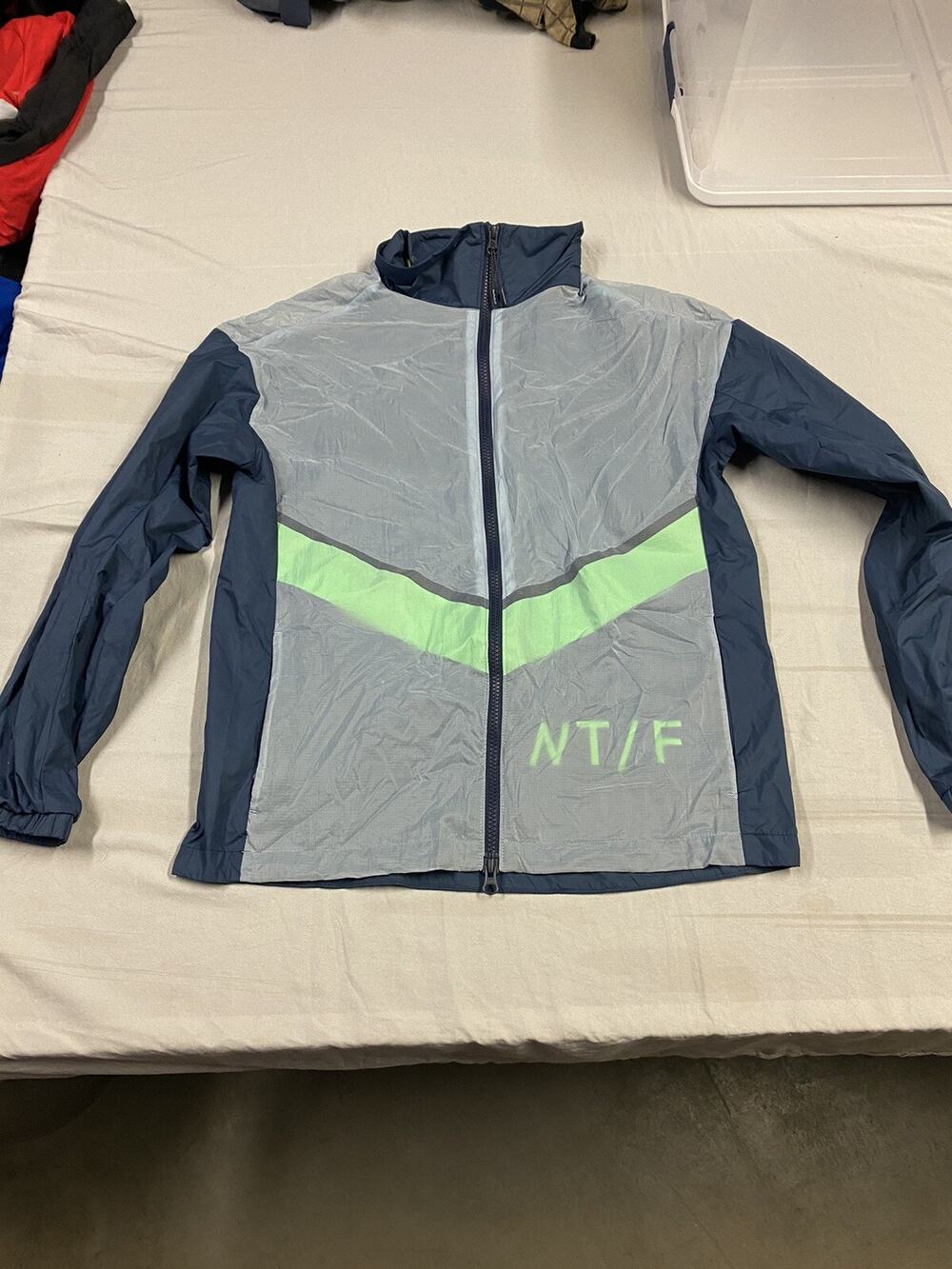 Nike Women's Track and Field NT/F Jacket Windbreaker Running Small 724097-451